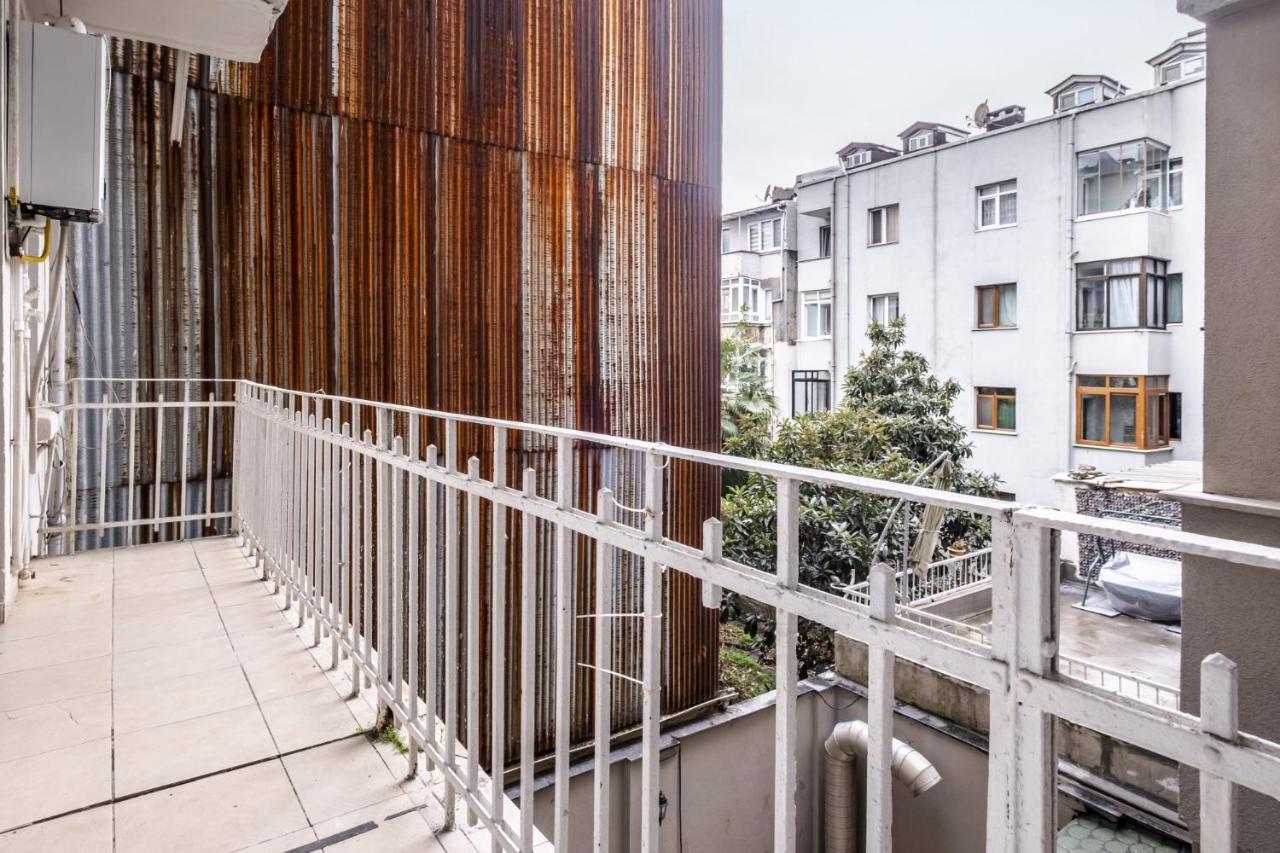 Centrally Located Apartment With Balcony In Sisli Isztambul Kültér fotó